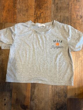 Women’s Romwe  hello pumpkin gray crop top size medium